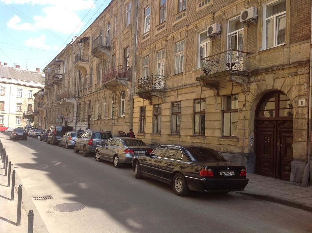 Apartment On Konyskogo Lviv Buitenkant foto